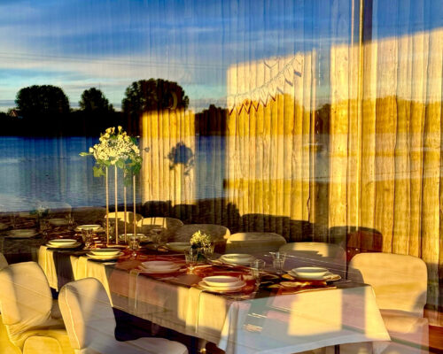 Delfin Ośrodek w Ślesinie nad jeziorem, idealne miejsce na relaks i spotkania.